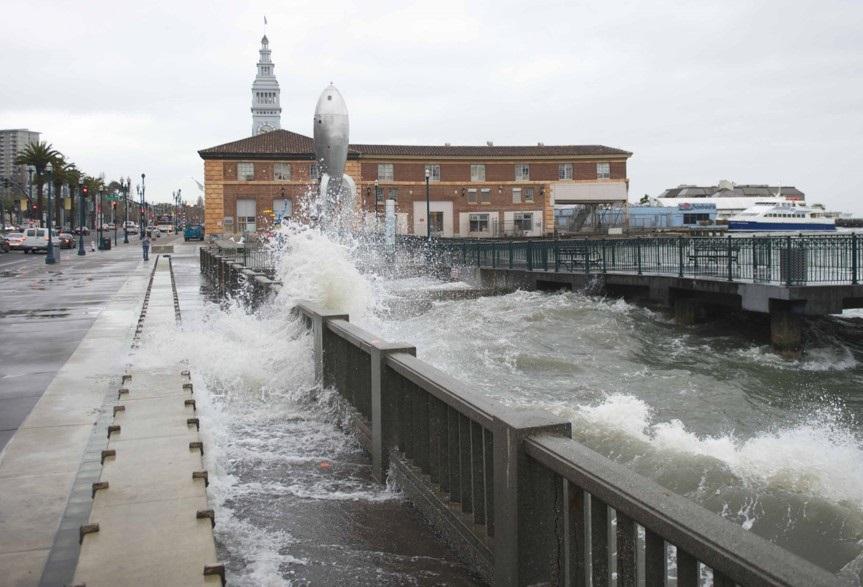 Waves crashing on the Embarcadero during King Tides