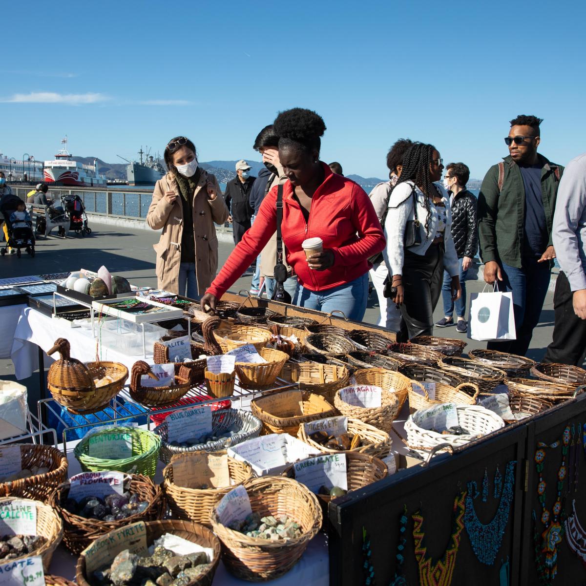 103_day1_0410.jpg People shopping at a street vendor's table at Fisherman's Wharf