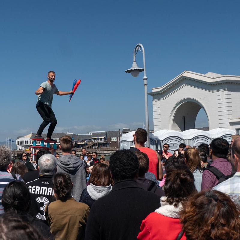 Juggler at Pier 43